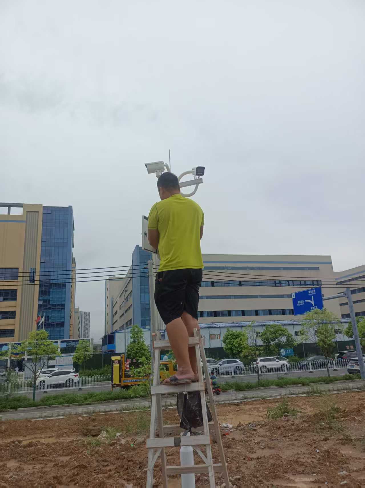 广州白云区钟落潭镇健旭三路2号立杆监控项目